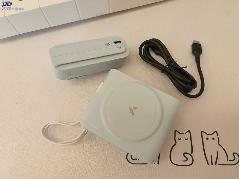 YOMIX優迷 八合一自帶線22W三孔快充10000mAh可拆插頭行動電源