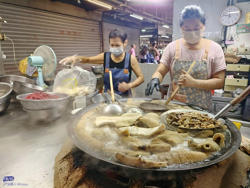 嘉義美食｜東市場8家必吃人氣美食,王家祖傳本產牛肉湯,阿富網絲肉捲,蕭家春捲