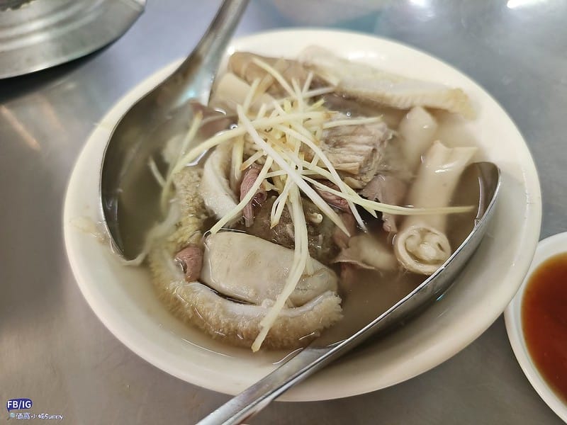 嘉義美食｜東市場8家必吃人氣美食,王家祖傳本產牛肉湯,阿富網絲肉捲,蕭家春捲