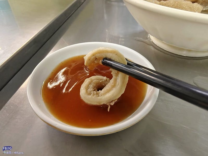 嘉義美食｜東市場8家必吃人氣美食,王家祖傳本產牛肉湯,阿富網絲肉捲,蕭家春捲