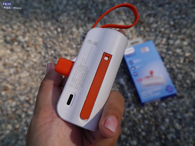 飛利浦PHILIPS行動電源團購｜PHILIPS 十合一自帶線行動電源⬊$1580＆PHILIPS 口袋行動電源⬊$519,一個就免運