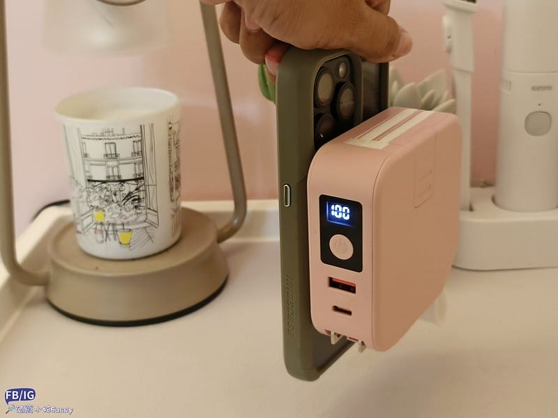 飛利浦PHILIPS行動電源團購｜PHILIPS 十合一自帶線行動電源⬊$1580＆PHILIPS 口袋行動電源⬊$519,一個就免運