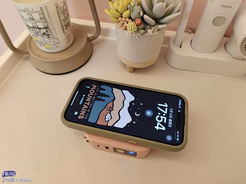 飛利浦PHILIPS行動電源團購｜PHILIPS 十合一自帶線行動電源⬊$1580＆PHILIPS 口袋行動電源⬊$519,一個就免運