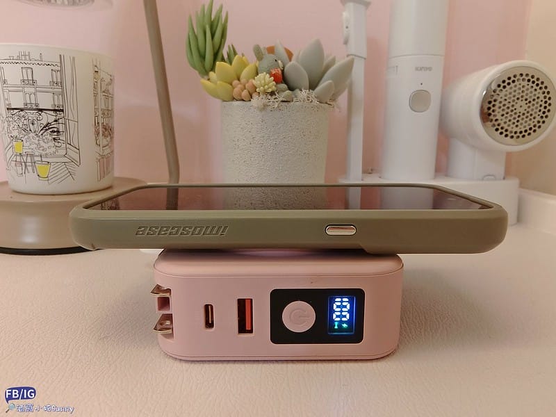 飛利浦PHILIPS行動電源團購｜PHILIPS 十合一自帶線行動電源⬊$1580＆PHILIPS 口袋行動電源⬊$519,一個就免運