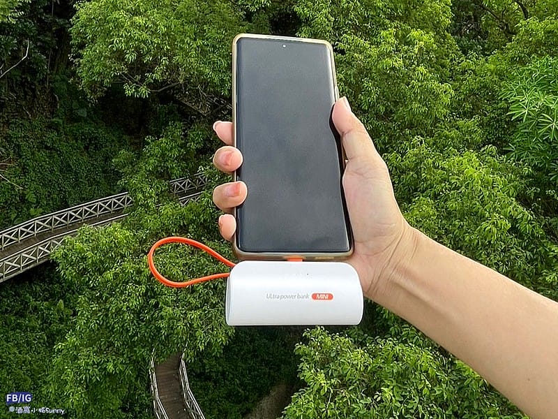 飛利浦PHILIPS行動電源團購｜PHILIPS 十合一自帶線行動電源⬊$1580＆PHILIPS 口袋行動電源⬊$519,一個就免運