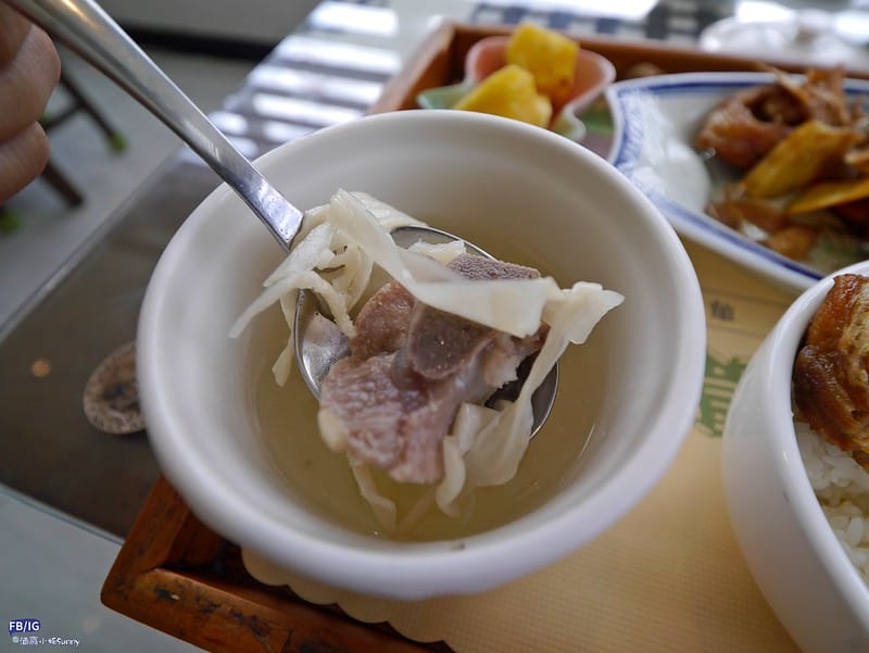 竹崎美食｜藏在新福農場裡的幸福餐廳，新福滴雞精，親子同遊戲沙、家庭聚餐、吃飯約會的好地方