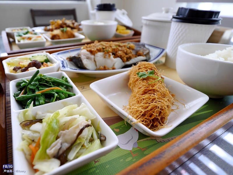 竹崎美食｜藏在新福農場裡的幸福餐廳，新福滴雞精，親子同遊戲沙、家庭聚餐、吃飯約會的好地方