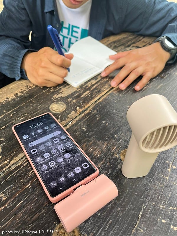 最美最輕巧免線即插即充的迷你行動電源-iWalk 4代直插式行動電源．4500mAh