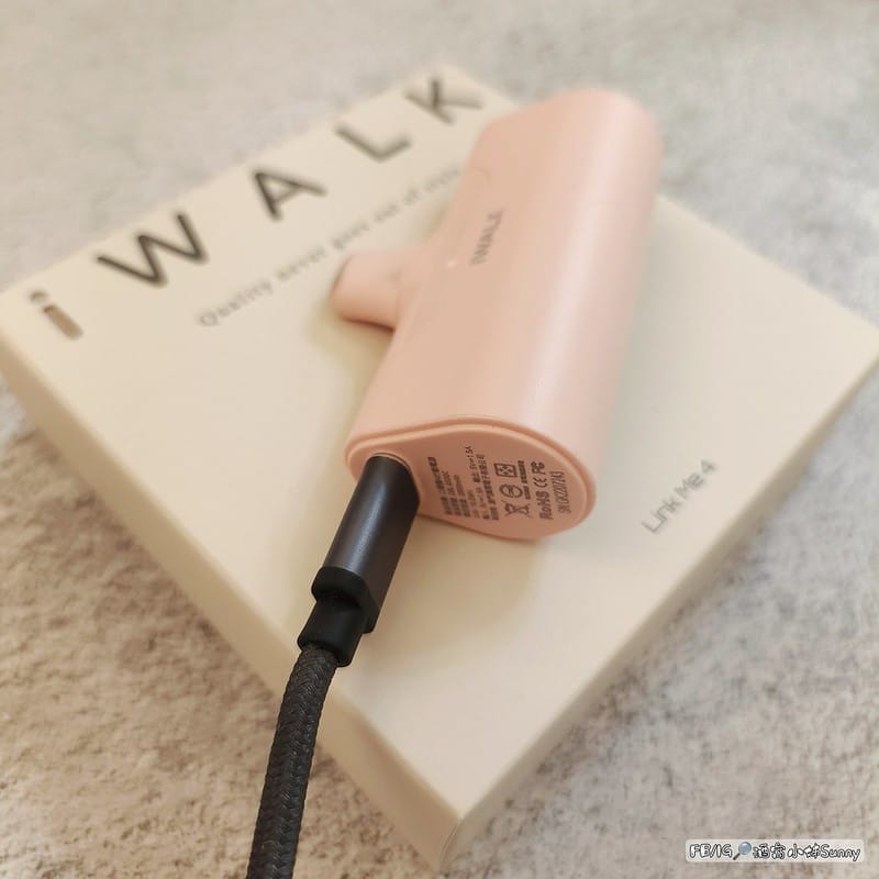 最美最輕巧免線即插即充的迷你行動電源-iWalk 4代直插式行動電源．4500mAh