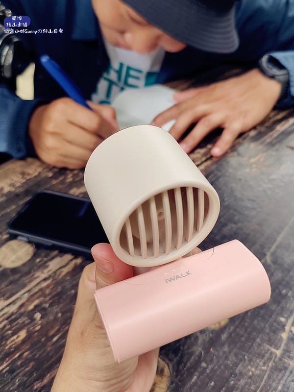 最美最輕巧免線即插即充的迷你行動電源-iWalk 4代直插式行動電源．4500mAh