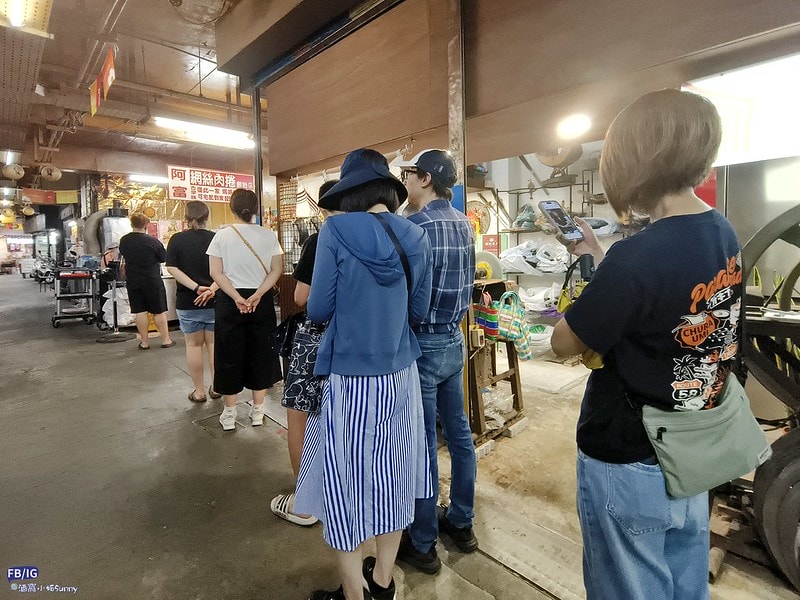 嘉義美食東市場8家必吃人氣美食,王家祖傳本產牛肉湯,阿富網絲肉捲,蕭家春捲