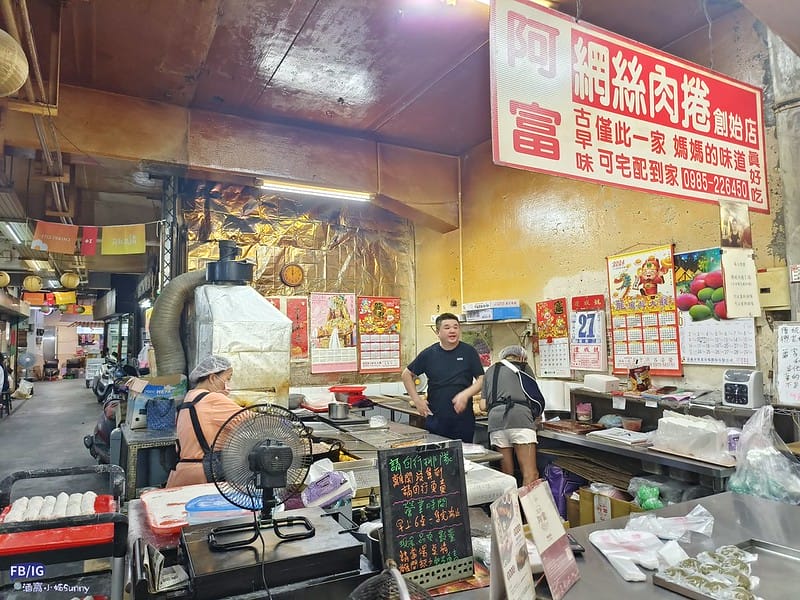 嘉義美食｜東市場8家必吃人氣美食,王家祖傳本產牛肉湯,阿富網絲肉捲,蕭家春捲