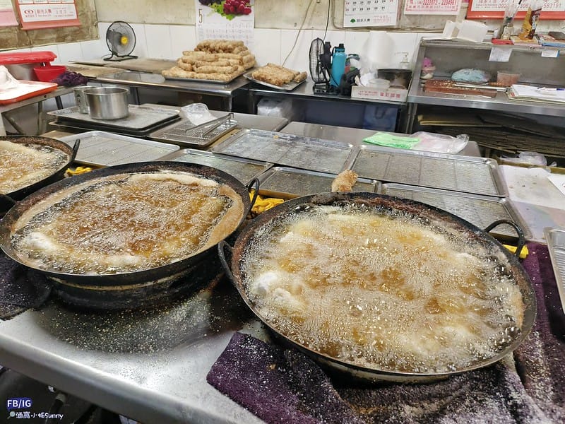 嘉義美食｜東市場8家必吃人氣美食,王家祖傳本產牛肉湯,阿富網絲肉捲,蕭家春捲