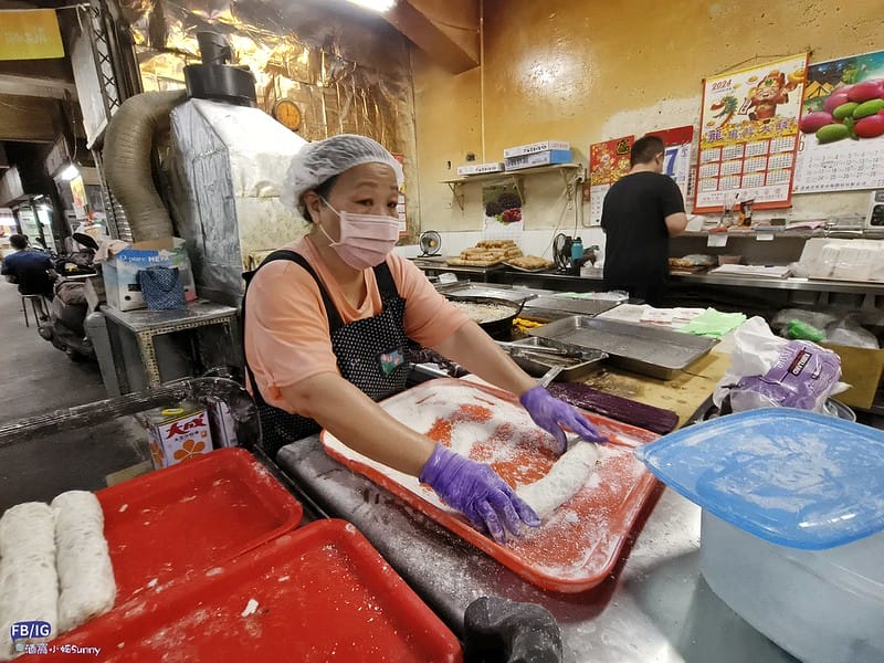 嘉義美食｜東市場8家必吃人氣美食,王家祖傳本產牛肉湯,阿富網絲肉捲,蕭家春捲