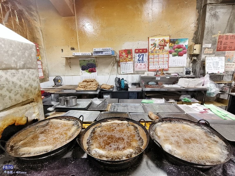 嘉義美食東市場8家必吃人氣美食,王家祖傳本產牛肉湯,阿富網絲肉捲,蕭家春捲
