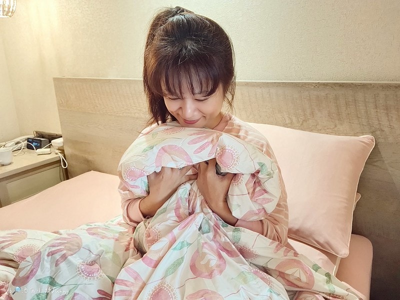 十月被開箱免萬元!千元高CP值輕又暖的羽絨被,可免裝被套直接蓋睡,可手洗機洗可捲收好收納,帶出國,露營都方便(文末有讀者優惠)