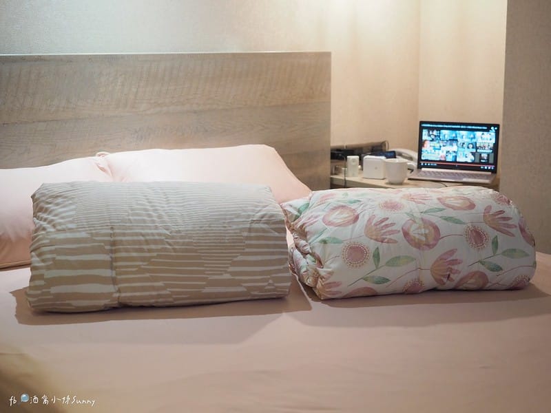 十月被開箱｜免萬元!千元高CP值輕又暖的羽絨被,可免裝被套直接蓋睡,可手洗機洗可捲收好收納,帶出國,露營都方便(文末有讀者優惠)