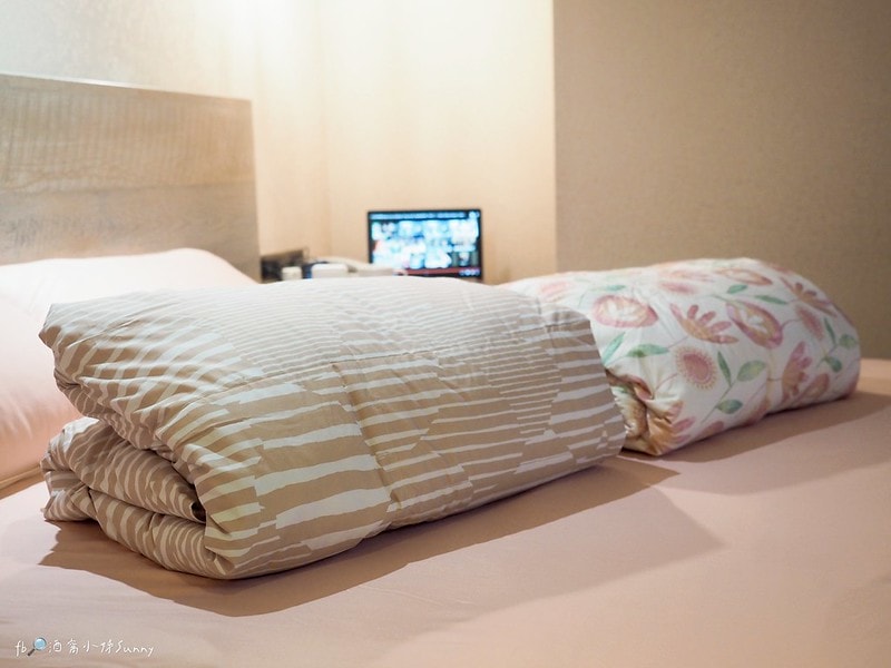 十月被開箱免萬元!千元高CP值輕又暖的羽絨被,可免裝被套直接蓋睡,可手洗機洗可捲收好收納,帶出國,露營都方便(文末有讀者優惠)