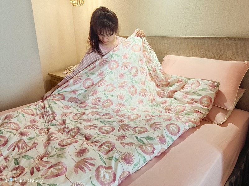 十月被開箱免萬元!千元高CP值輕又暖的羽絨被,可免裝被套直接蓋睡,可手洗機洗可捲收好收納,帶出國,露營都方便(文末有讀者優惠)