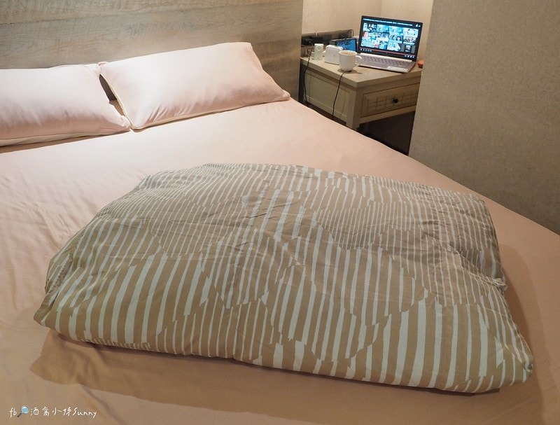 十月被開箱免萬元!千元高CP值輕又暖的羽絨被,可免裝被套直接蓋睡,可手洗機洗可捲收好收納,帶出國,露營都方便(文末有讀者優惠)