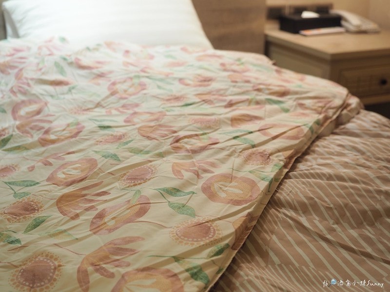 十月被開箱免萬元!千元高CP值輕又暖的羽絨被,可免裝被套直接蓋睡,可手洗機洗可捲收好收納,帶出國,露營都方便(文末有讀者優惠)