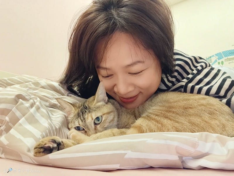 十月被開箱｜免萬元!千元高CP值輕又暖的羽絨被,可免裝被套直接蓋睡,可手洗機洗可捲收好收納,帶出國,露營都方便(文末有讀者優惠)