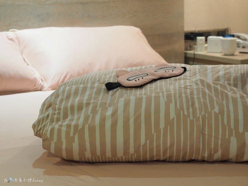 十月被開箱｜免萬元!千元高CP值輕又暖的羽絨被,可免裝被套直接蓋睡,可手洗機洗可捲收好收納,帶出國,露營都方便(文末有讀者優惠)