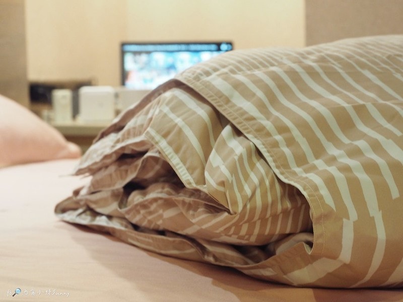 十月被開箱免萬元!千元高CP值輕又暖的羽絨被,可免裝被套直接蓋睡,可手洗機洗可捲收好收納,帶出國,露營都方便(文末有讀者優惠)