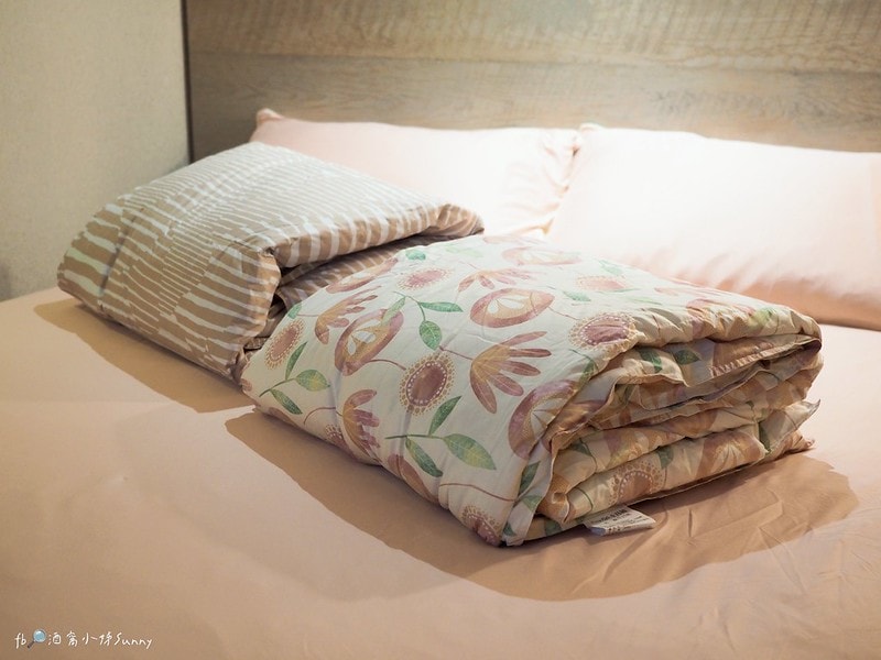 十月被開箱免萬元!千元高CP值輕又暖的羽絨被,可免裝被套直接蓋睡,可手洗機洗可捲收好收納,帶出國,露營都方便(文末有讀者優惠)