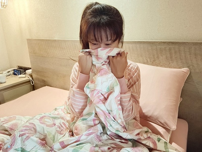 十月被開箱免萬元!千元高CP值輕又暖的羽絨被,可免裝被套直接蓋睡,可手洗機洗可捲收好收納,帶出國,露營都方便(文末有讀者優惠)