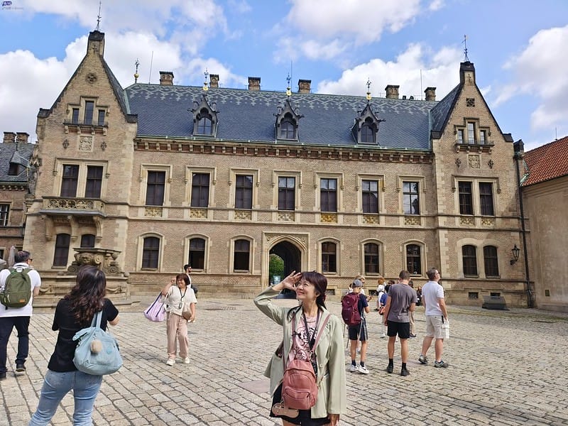 eSIM卡推薦｜出國旅遊上網用QK eSIM,免換卡、免插卡、免寄送,地區一鍵轉換超輕鬆(本次使用於歐洲/捷克/布拉格/中國/北京)