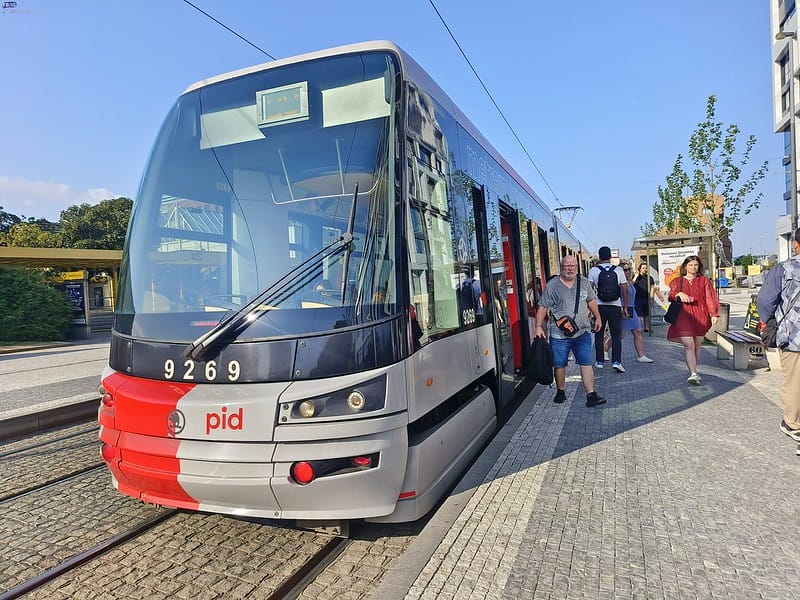 eSIM卡推薦｜出國旅遊上網用QK eSIM,免換卡、免插卡、免寄送,地區一鍵轉換超輕鬆(本次使用於歐洲/捷克/布拉格/中國/北京)