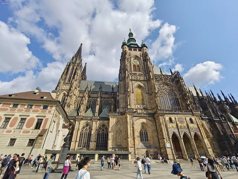 eSIM卡推薦｜出國旅遊上網用QK eSIM,免換卡、免插卡、免寄送,地區一鍵轉換超輕鬆(本次使用於歐洲/捷克/布拉格/中國/北京)