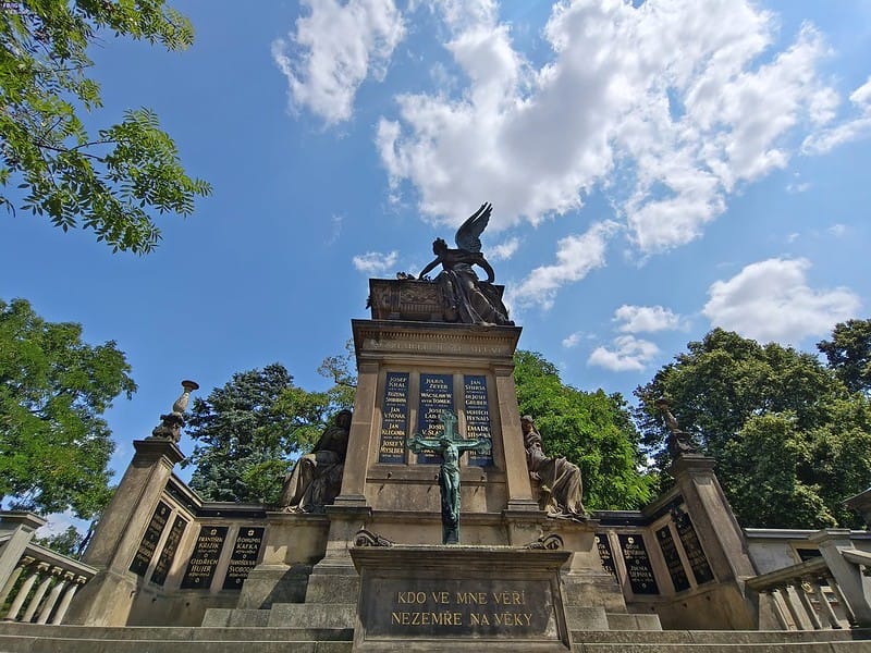 eSIM卡推薦｜出國旅遊上網用QK eSIM,免換卡、免插卡、免寄送,地區一鍵轉換超輕鬆(本次使用於歐洲/捷克/布拉格/中國/北京)