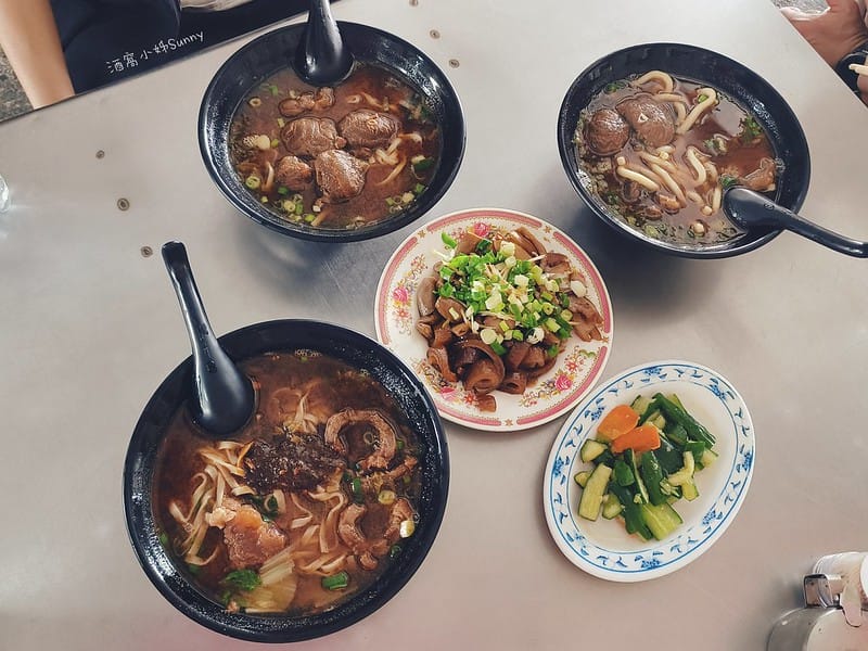 嘉義竹崎美食推薦｜竹崎約會聚餐的好地方｜老松牛肉麵,早上七點開賣到下午四點,賣完會提早打烊