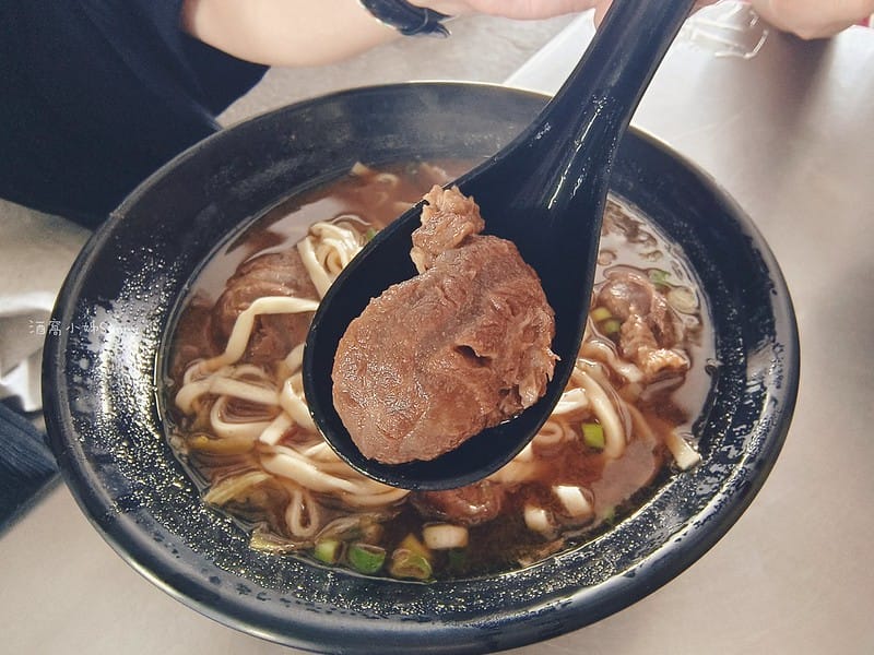 嘉義竹崎美食推薦｜竹崎約會聚餐的好地方｜老松牛肉麵,早上七點開賣到下午四點,賣完會提早打烊