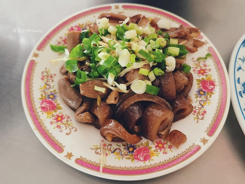 嘉義竹崎美食推薦｜竹崎約會聚餐的好地方｜老松牛肉麵,早上七點開賣到下午四點,賣完會提早打烊